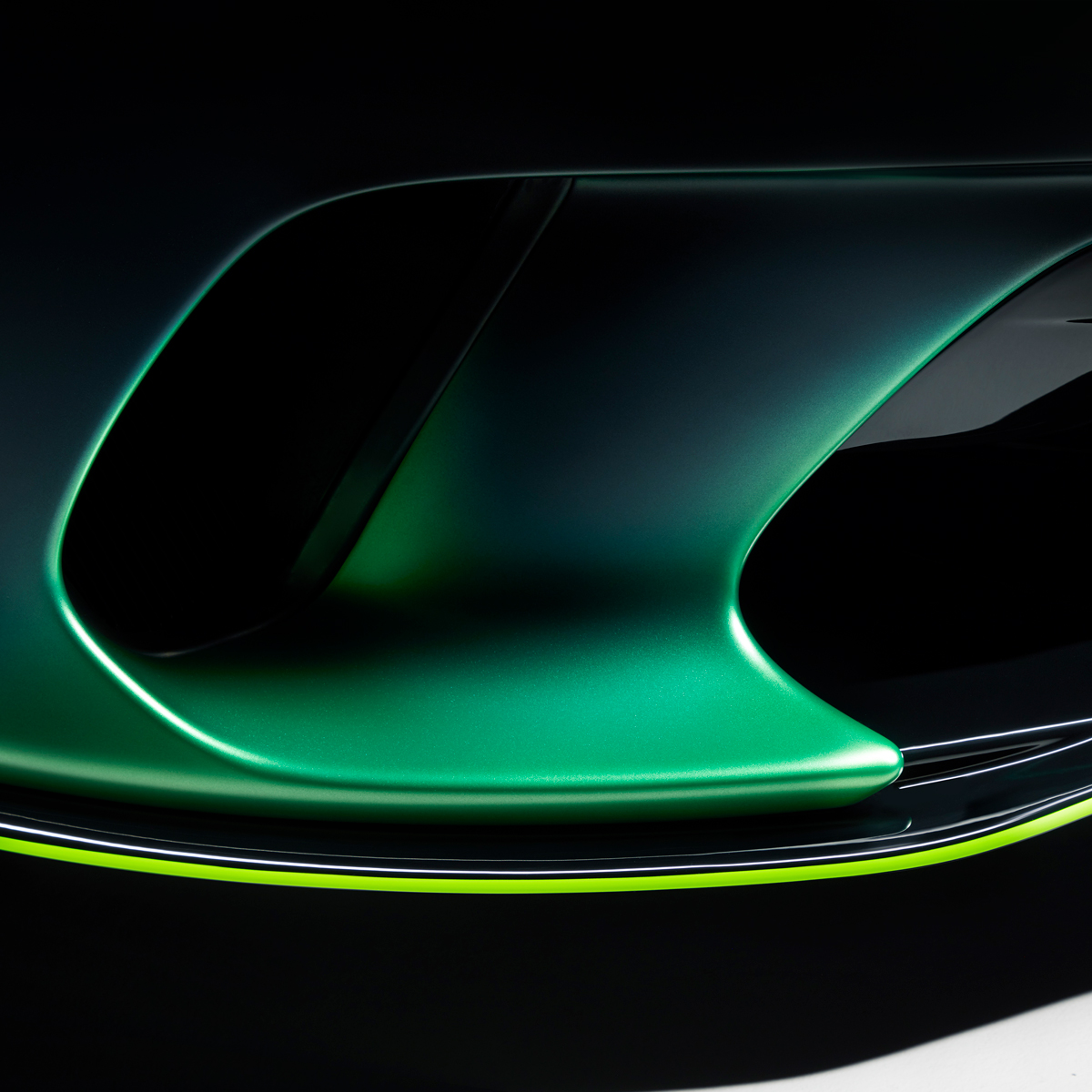 Close up of McLaren Verdant theme GT splitter detail.