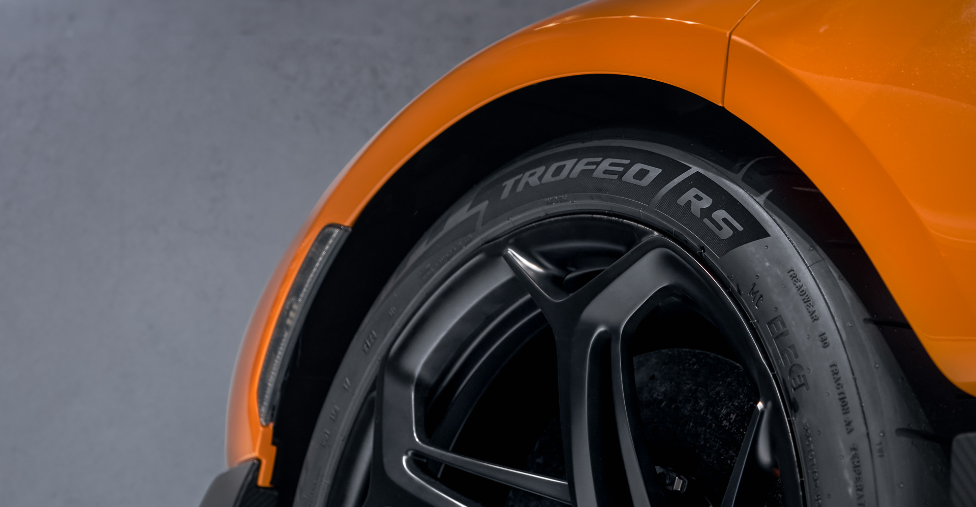 Close up of a Pirelli tyre on an orange McLaren