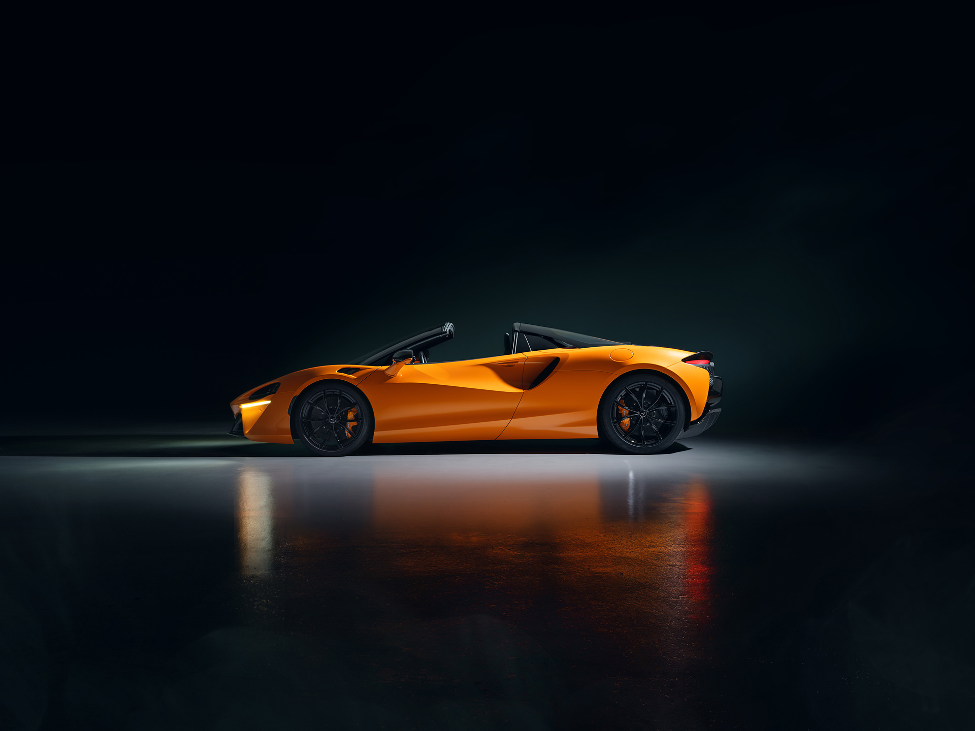 McLaren Artura Spider side profile.