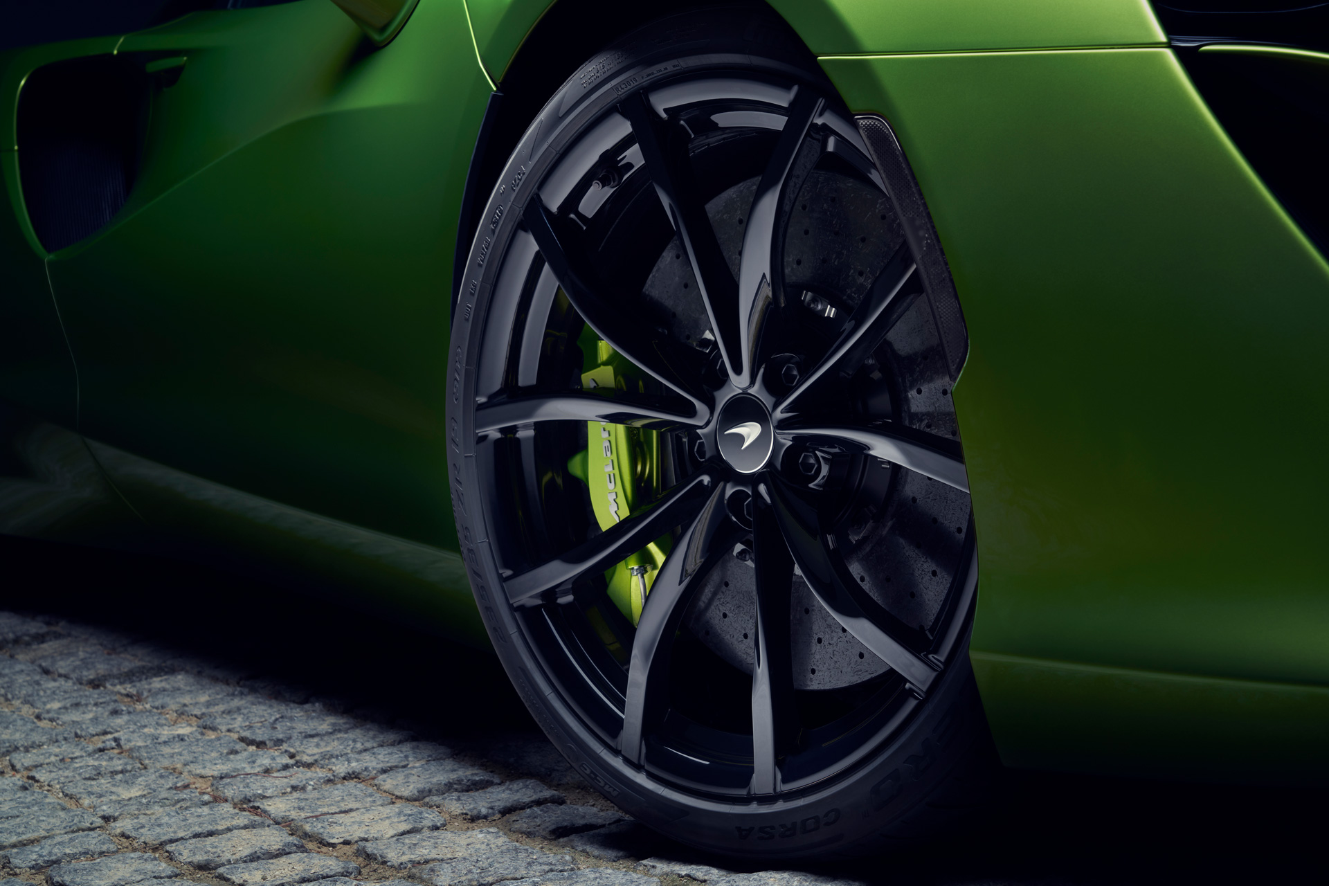 Pirelli Cyber™ Tyre on a green McLaren.